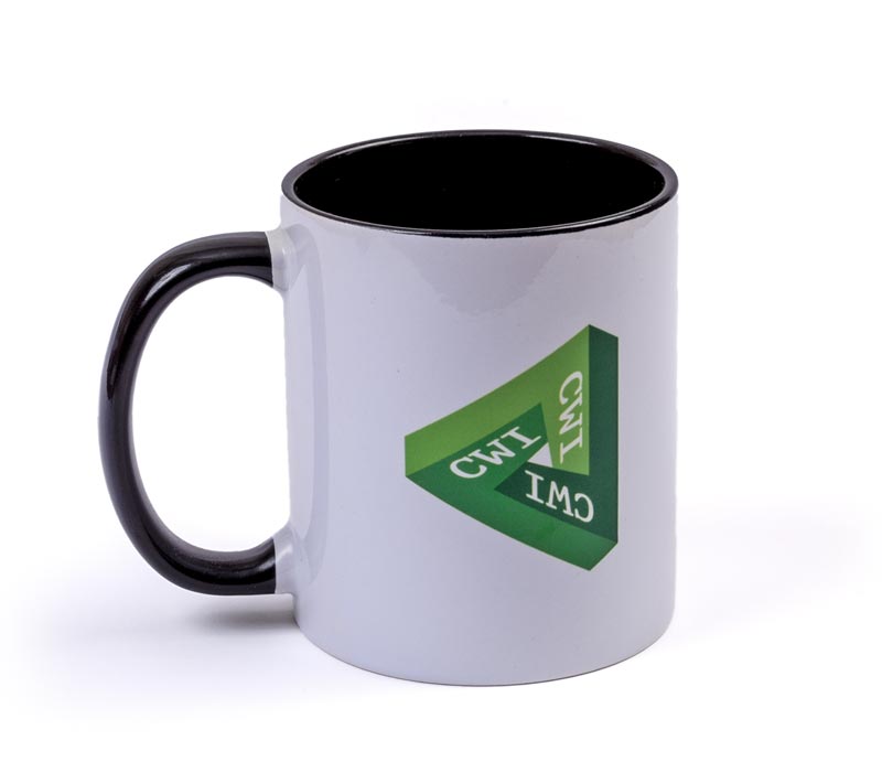 koffiebeker met recycle-variatiant van hun logo